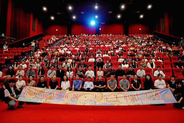 影評人周啟動儀式。重慶移通學院供圖