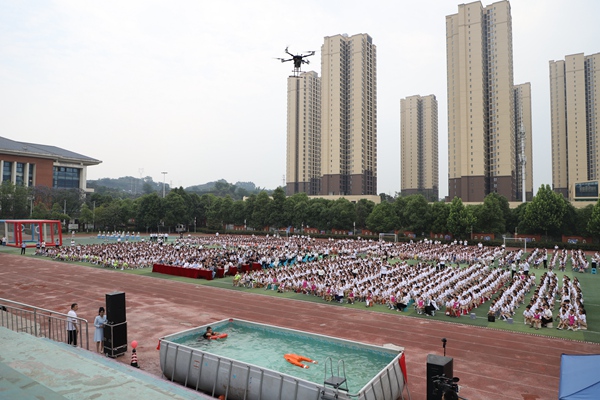 無人機防溺水救援演練。主辦方供圖