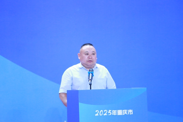 重慶市教委體衛藝處處長程翔宇宣布比賽開幕。張源攝