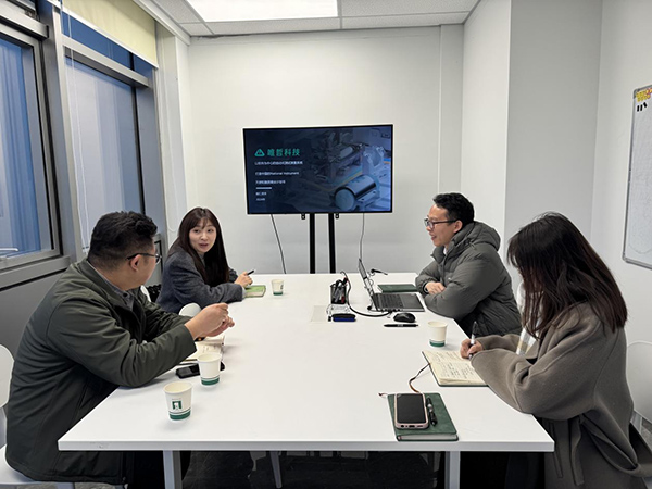 運營中心走訪唯哲科技。兩江新區明月湖數字科技產業知識產權運營中心供圖