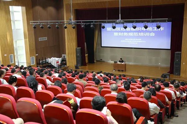 培訓會現場?；顒又鬓k方供圖