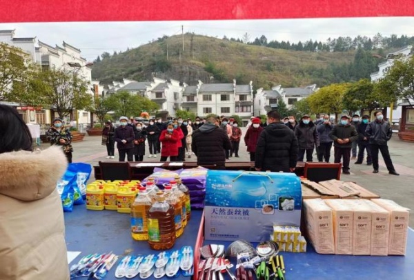 鄉風文明積分兌換現場。鳳鳴鎮供圖