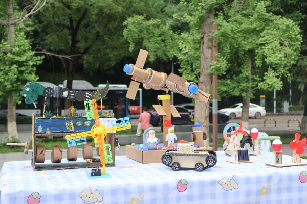 親子科技小創作。主辦方供圖