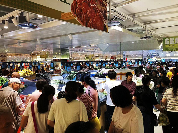 超市開業現場。小豬臻鮮超市供圖