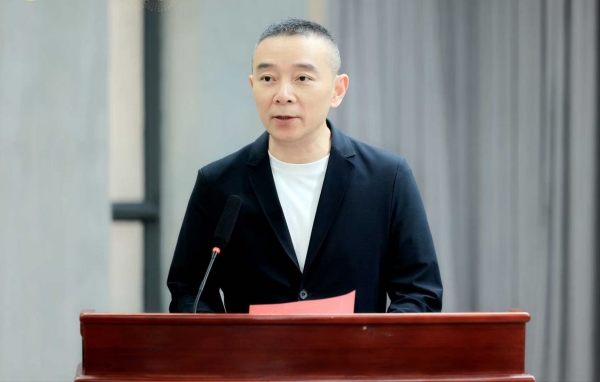 四川美術學院院長焦興濤致辭。四川美術學院供圖
