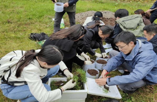 研究所工作掠影。重慶市藥物種植研究所供圖