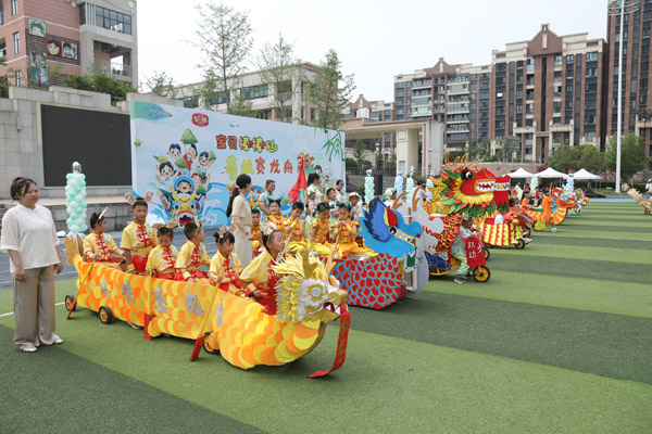 百舸爭流。付軍攝