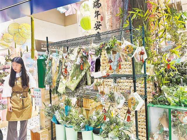 端午節期間，艾草花束走紅。記者 邱小雅 攝\視覺重慶