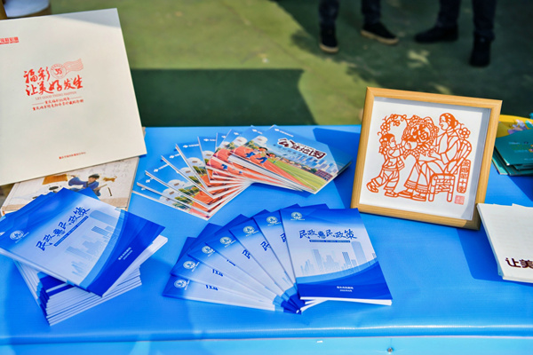 重慶民政將常用民政惠民政策問答匯編成冊并發放，供大家查閱。重慶民政供圖