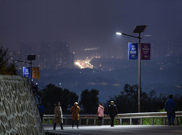 重慶福彩捐建路燈，照亮村民回家路。重慶福彩供圖