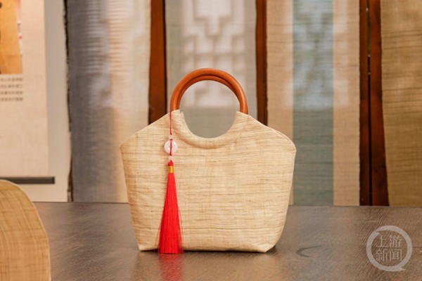 用夏布制作的包