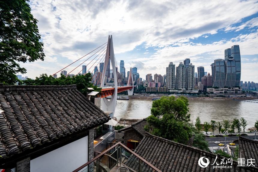 從下浩里老街遠眺渝中半島。人民網記者 許崢攝
