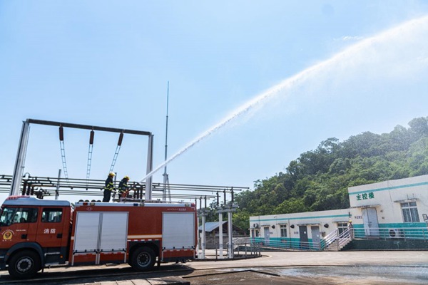 消防人員在變電站開展防火演練。國網重慶永川供電公司供圖