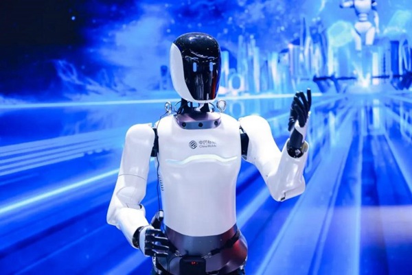 中國移動人形機器人。重慶移動供圖