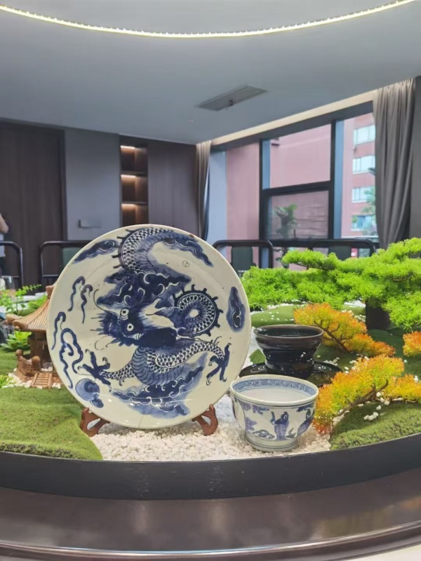 宴席使用的器皿。任峰攝