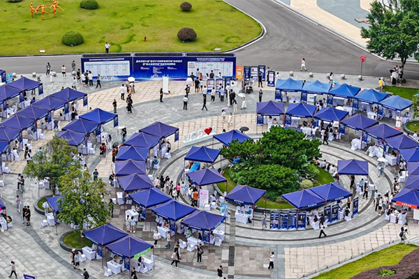 招聘活動現場。重慶市人力社保局供圖