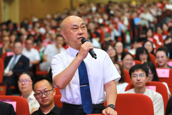 現場師生踴躍提問。重慶城市科技學院供圖