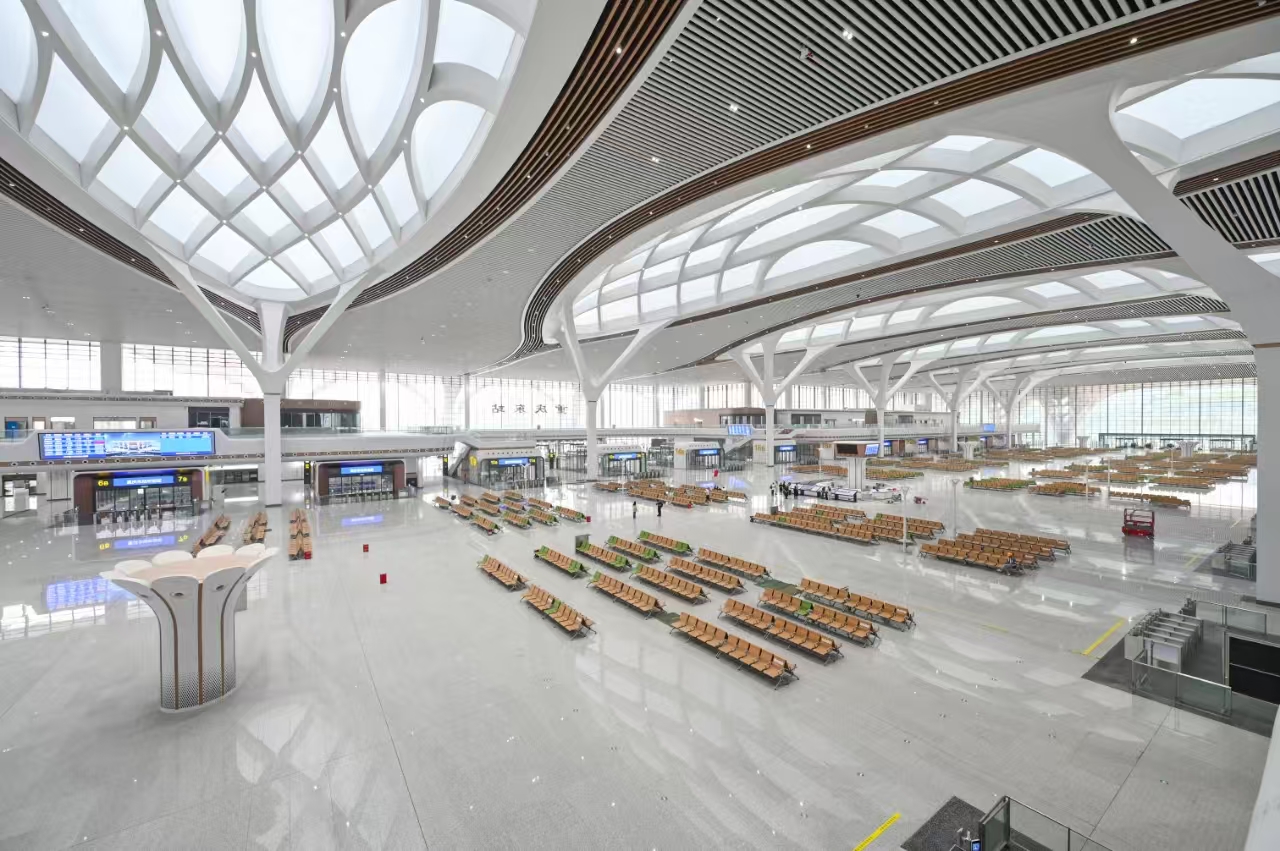 重慶東站站廳。鄒樂攝