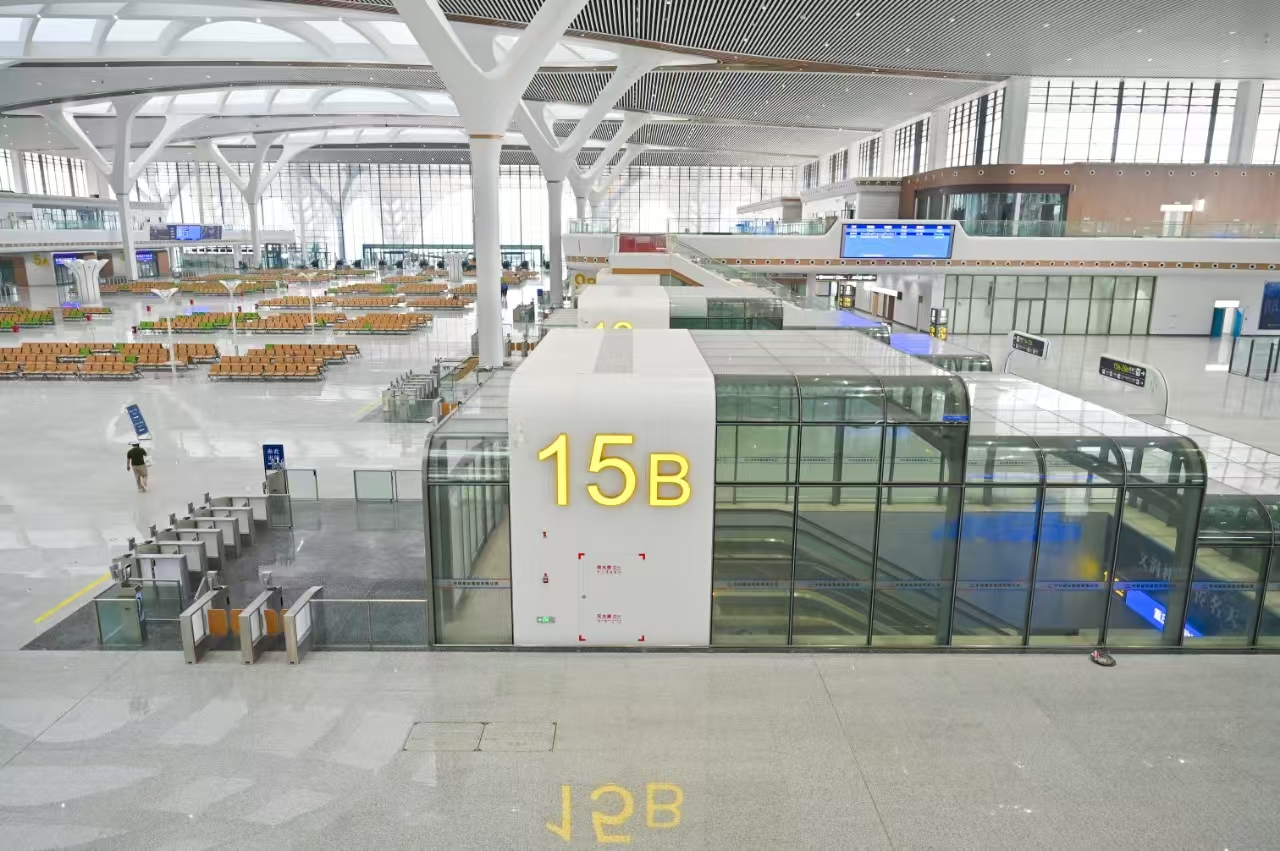 重慶東站站廳。鄒樂攝