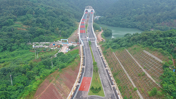 興黃路工程(原茶黃路工程)建成通車。中建五局供圖
