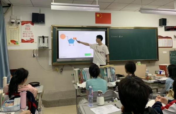 學生課堂教學實踐。重慶大學供圖