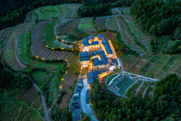 以岱越山隱民宿為代表的民宿產業。咸宜鎮供圖