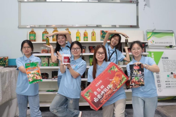 直播預熱。重慶理工大學供圖