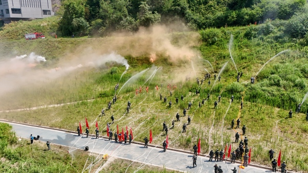 北碚區2025年綜合應急救援演練 。馮奧攝