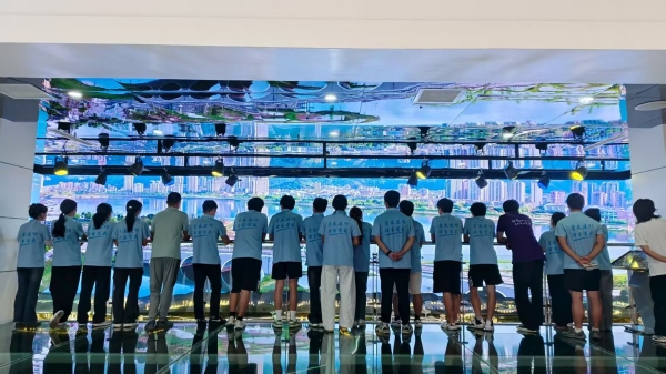 實踐團參觀調研開州高新技術企業。卓桂杰攝