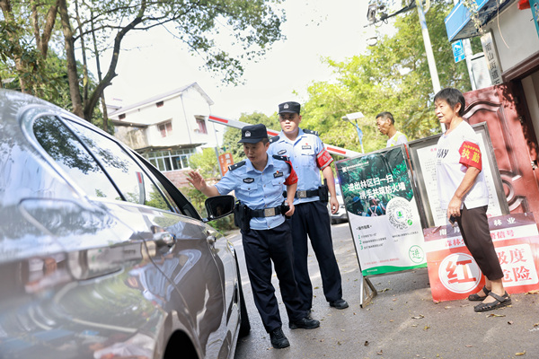 民警在執勤中。南岸區公安分局供圖