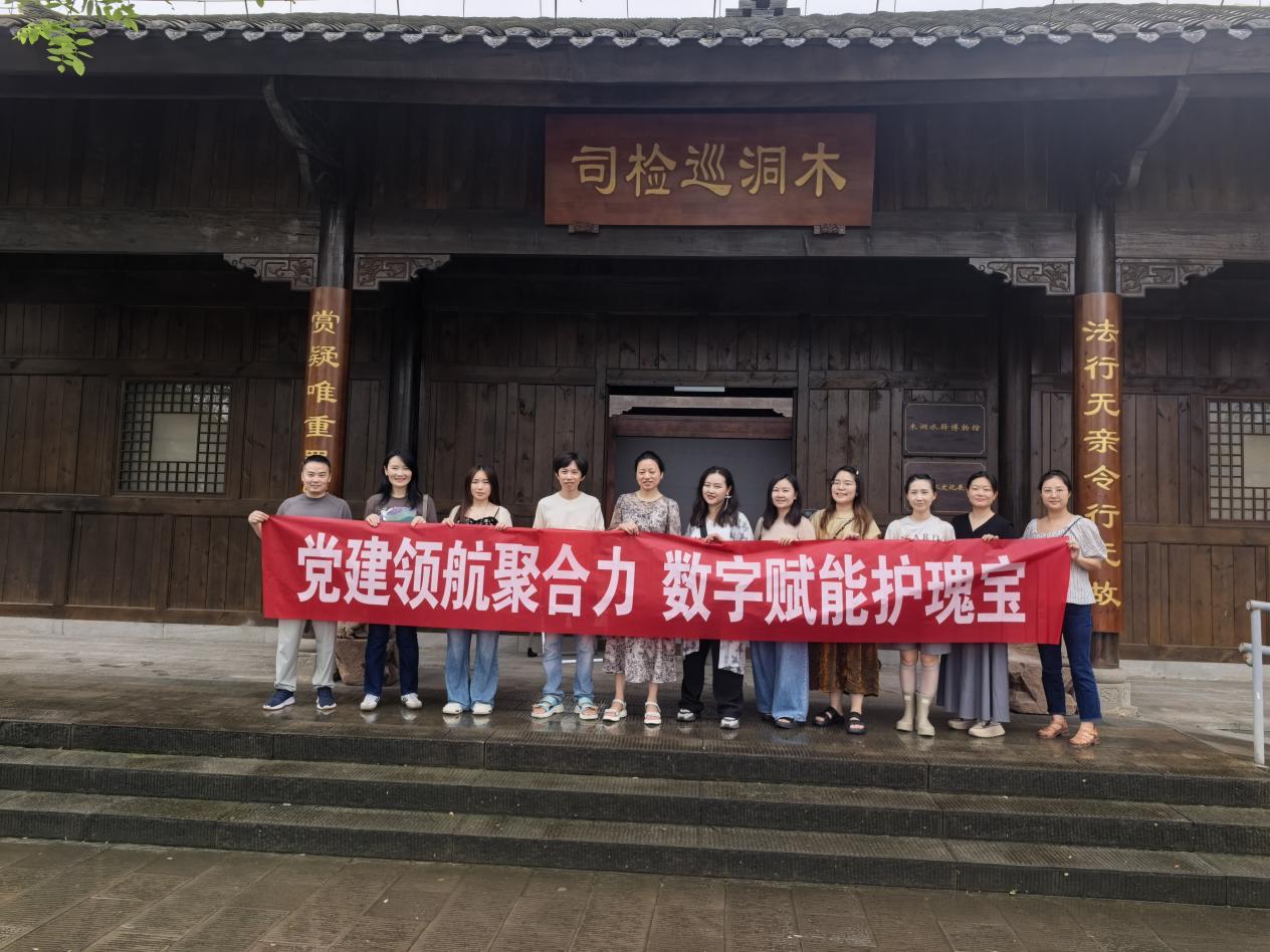 團隊調研。重慶工程學院供圖