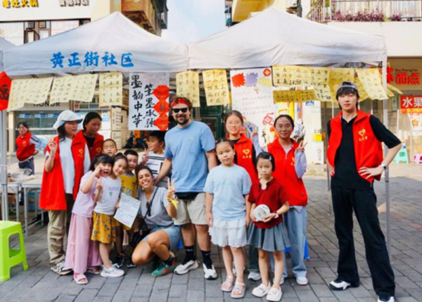 非遺游園嘉年華。重慶電力高等?？茖W校經濟管理學院供圖