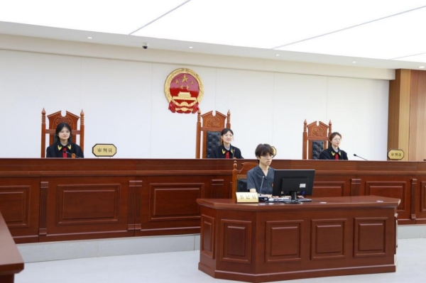 宣講團上演反校園霸凌模擬法庭舞臺劇。重慶理工大學供圖