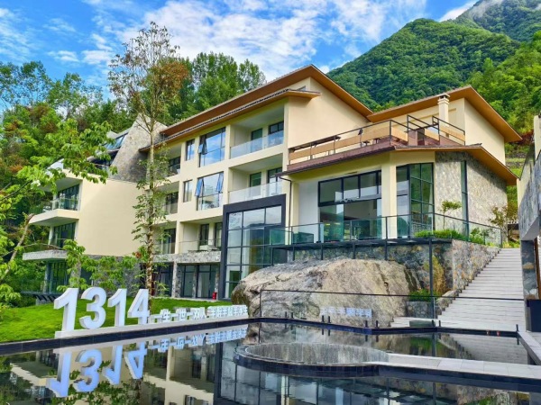 松柏問山云染山房。北屏鎮供圖