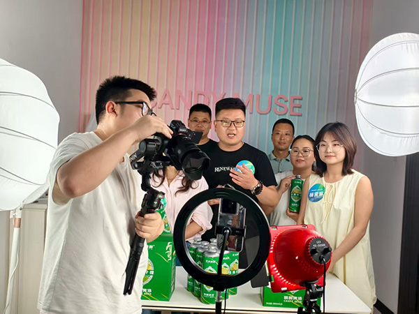 “潼南村播品牌計劃”實操培訓現場。重慶電力高等?？茖W校供圖