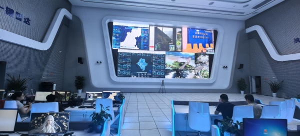 縣治理中心工作人員利用數字化信息平臺開展森林防火巡查。云陽縣委改革辦供圖