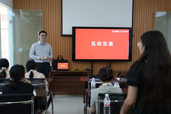 導師一對一答疑。渝北區人力社保局供圖