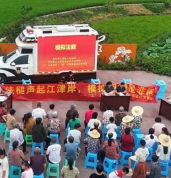 “模擬法庭”活動現場。重慶理工大學供圖