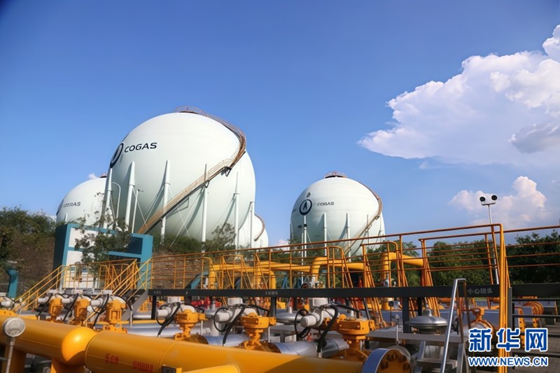 位于重慶江北區海爾路的頭塘儲配站是西部地區最大的城市天然氣儲配站，也是重慶中心城區天然氣供應的心臟。每天這里向重慶中心城區的渝中、江北、南岸等區域源源不斷輸送“看不見”的血液。新華網發（重慶燃氣集團供圖）