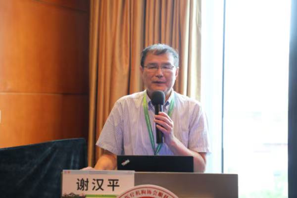 謝漢平學術分享現場。重慶普瑞眼科醫院供圖