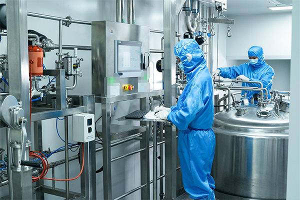 智翔金泰生產線上的科研人員。智翔金泰供圖