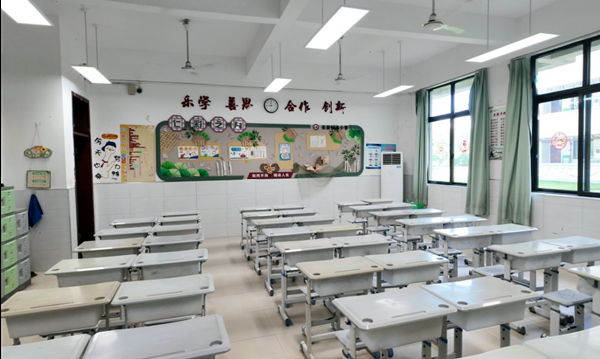 長安錦尚小學教室護眼燈安裝效果。渝北區教委供圖