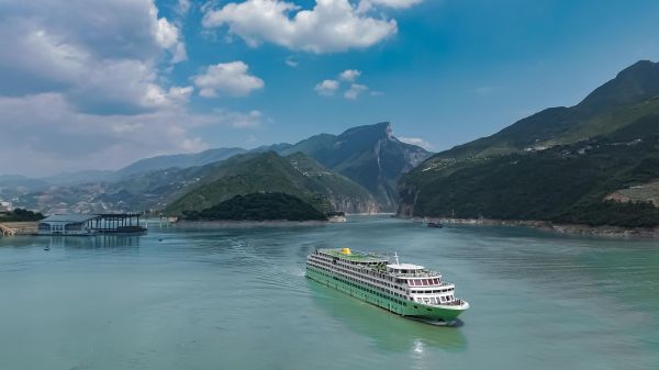 “長江記憶”游輪正在行駛中。黃金游輪供圖