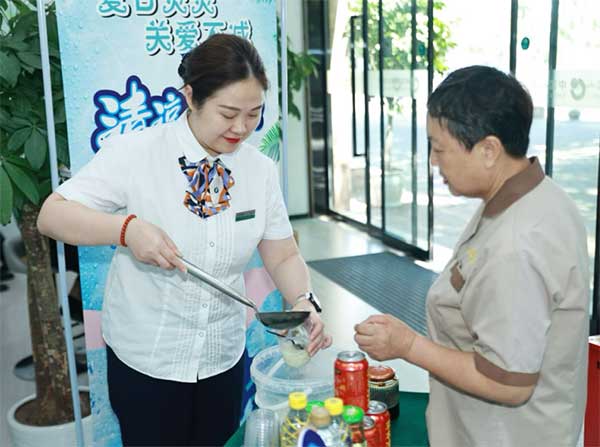 客戶服務中心變身清涼港灣。中國人壽壽險重慶市分公司供圖