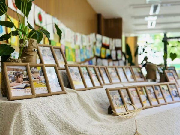 孩子們的暑期生活被珍藏留念。任峰攝