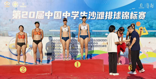 江津二中兩支參賽隊伍站上冠、亞軍領獎臺。江津二中供圖