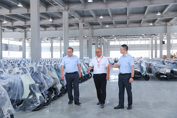 農行工作人員了解項目進展。向詩佳攝