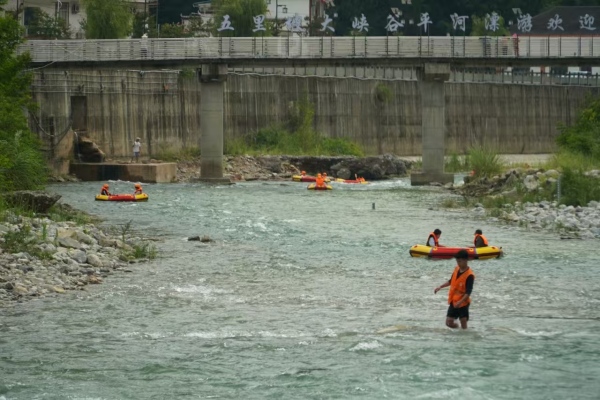 五里坡大峽谷漂流。平河鄉供圖