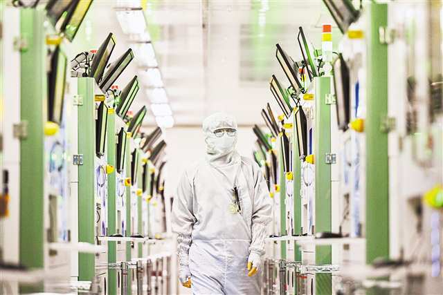 8月29日，重慶市天實精工科技有限公司，生產線上工人正在忙碌。首席記者 龍帆 攝/視覺重慶