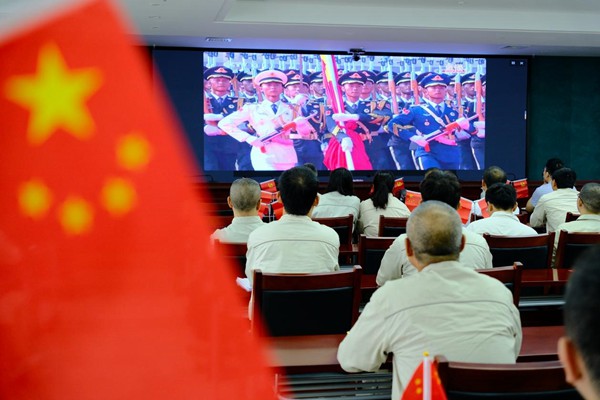 9月3日，國網永川供電公司榮昌供電中心組織人員收看紀念大會和閱兵儀式直播。張雄攝